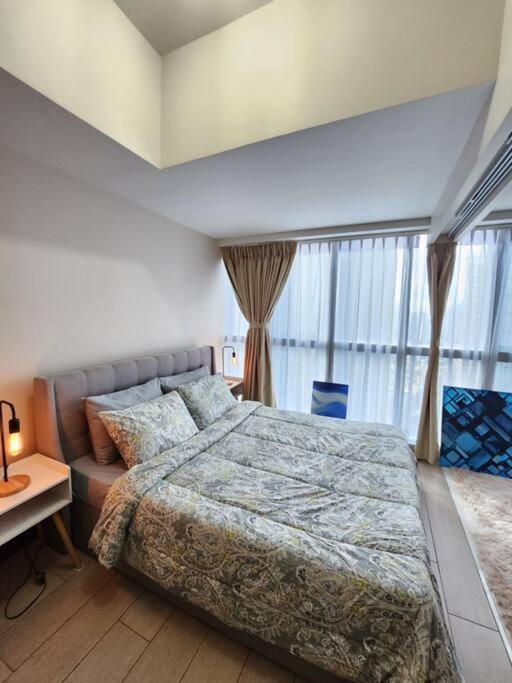 Cosy Executive 1 Bedroom Uptown Parksuites Ultra Fast Internet Manila Eksteriør billede