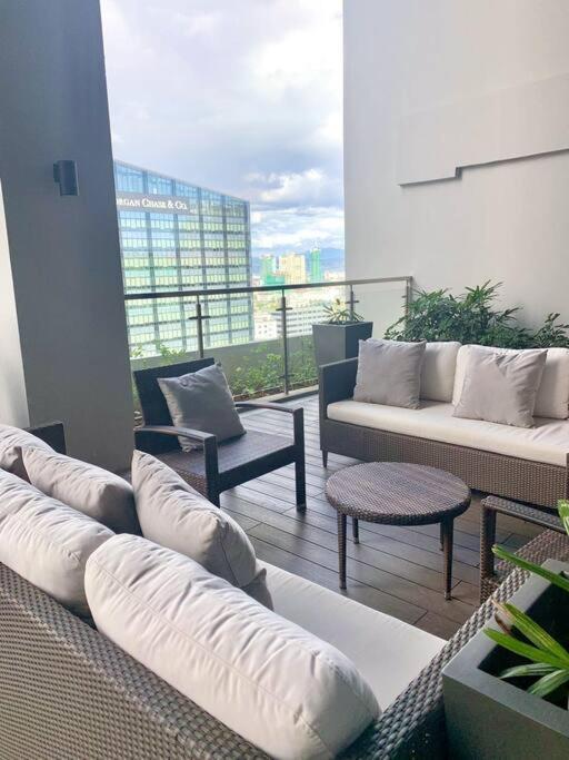Cosy Executive 1 Bedroom Uptown Parksuites Ultra Fast Internet Manila Eksteriør billede