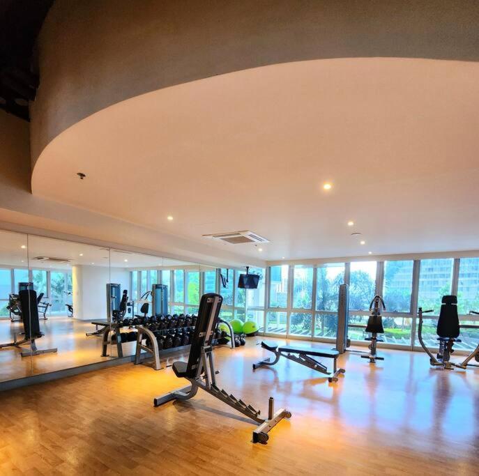 Cosy Executive 1 Bedroom Uptown Parksuites Ultra Fast Internet Manila Eksteriør billede