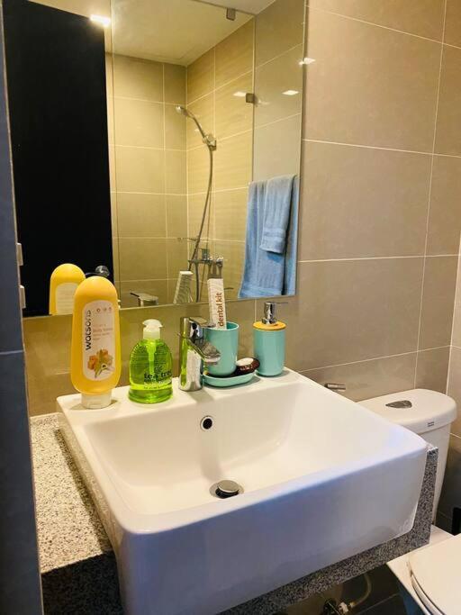 Cosy Executive 1 Bedroom Uptown Parksuites Ultra Fast Internet Manila Eksteriør billede