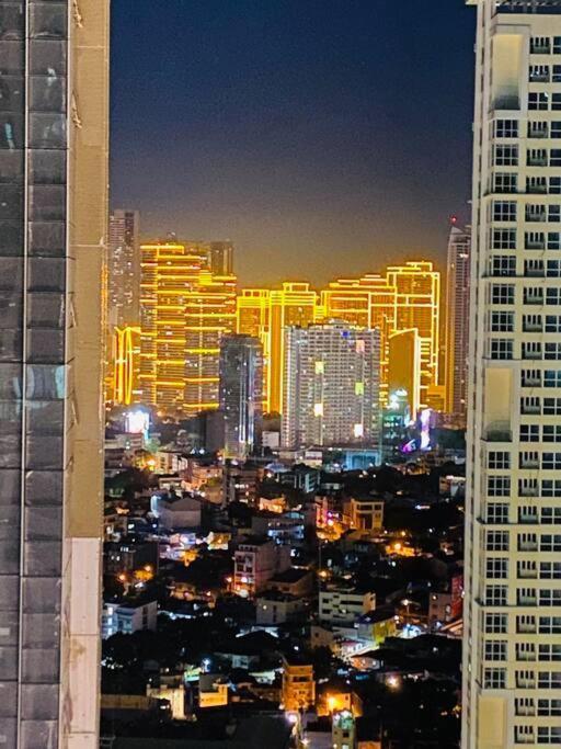 Cosy Executive 1 Bedroom Uptown Parksuites Ultra Fast Internet Manila Eksteriør billede