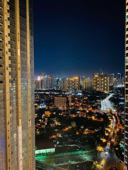 Cosy Executive 1 Bedroom Uptown Parksuites Ultra Fast Internet Manila Eksteriør billede